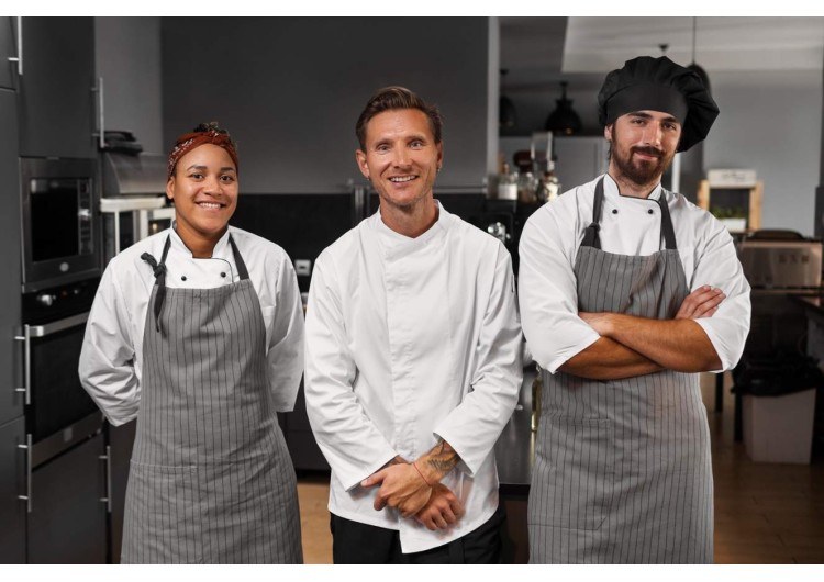 ¿Cómo puedes personalizar uniformes de cocina profesionales?